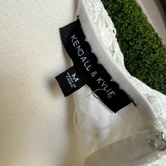 Kendall & Kylie Cream Lace Dress - Picture 5 of 5